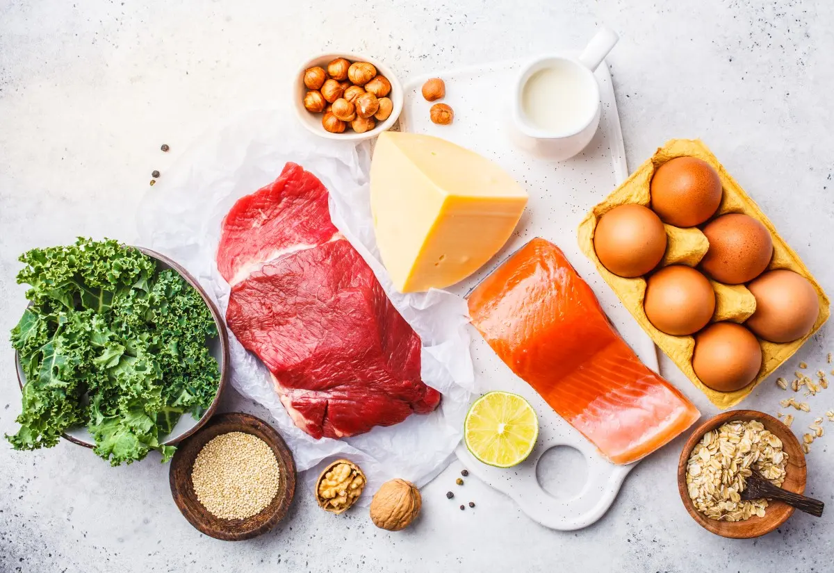 Продукти для кето дієти - м'ясо, риба, яйця, сир, зелень